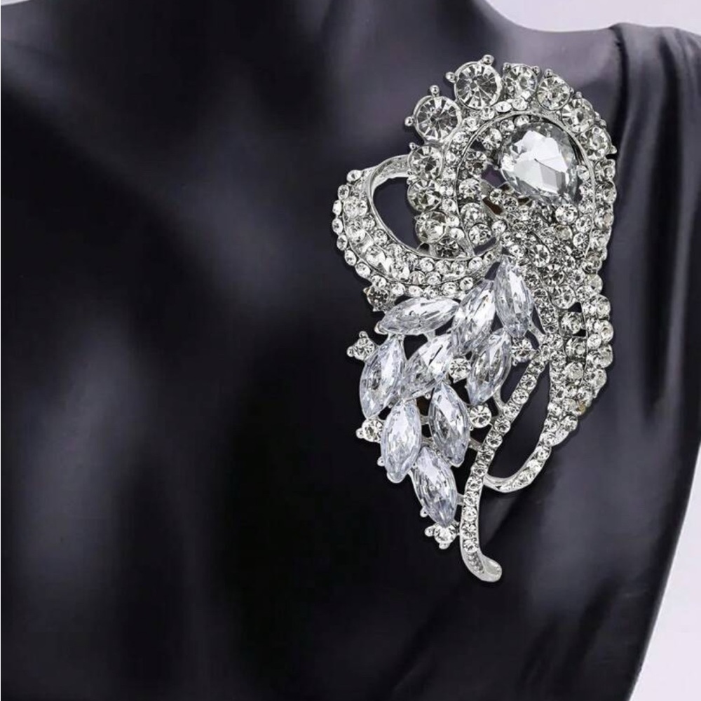 Elegant Luxury Rhinestone XL Crystal Brooch clear silver